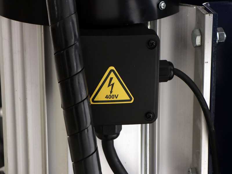 BullMach BM-LS-ET-T 16 V – Dreiphasiger Holzspalter für Traktor – stehend